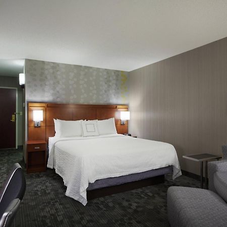 คอร์ตยาร์ด ชิคาโก เซนต์ชาร์ลส์ Hotel ภายนอก รูปภาพ