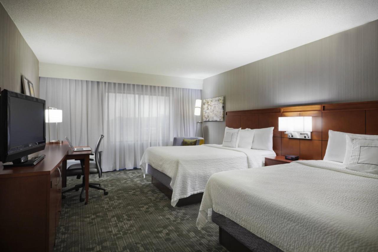 คอร์ตยาร์ด ชิคาโก เซนต์ชาร์ลส์ Hotel ภายนอก รูปภาพ